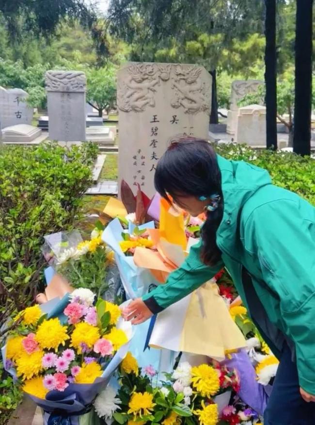 吴石将军墓前有了一座花墙 剧集热播引发敬仰