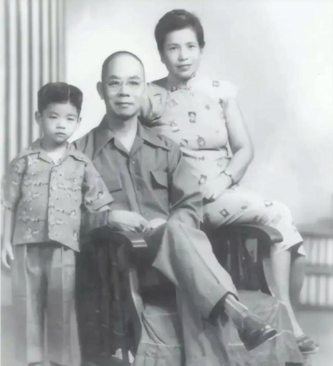 吴石将军墓前有了一座花墙 剧集热播引发敬仰