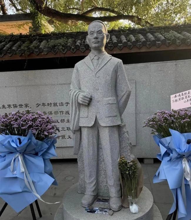 吴石将军墓前有了一座花墙 剧集热播引发敬仰