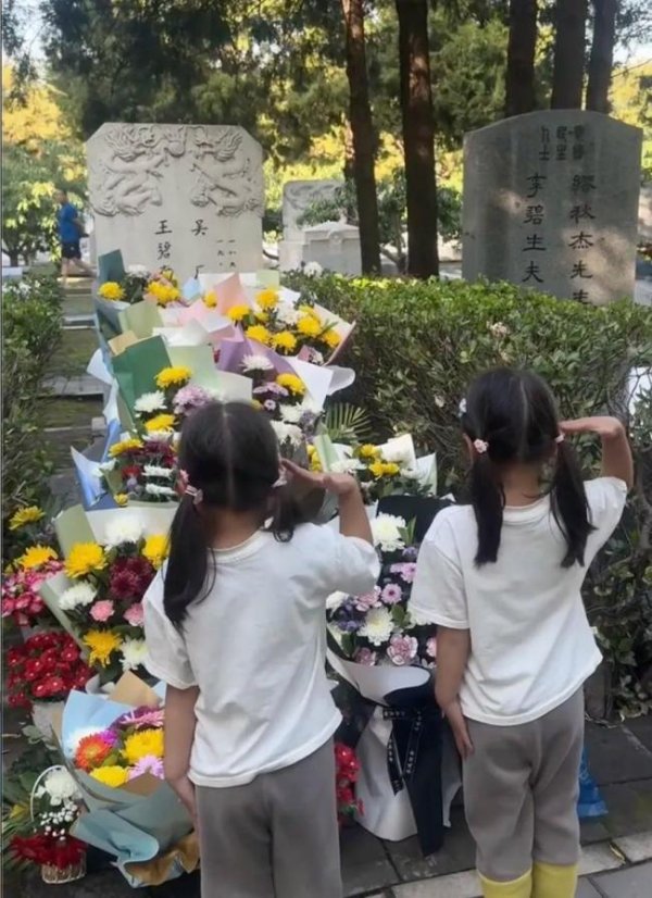 泓利财富 吴石将军墓前有了一座花墙 剧集热播引发敬仰